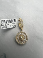 Különleges arany medál cirkónia kövekkel