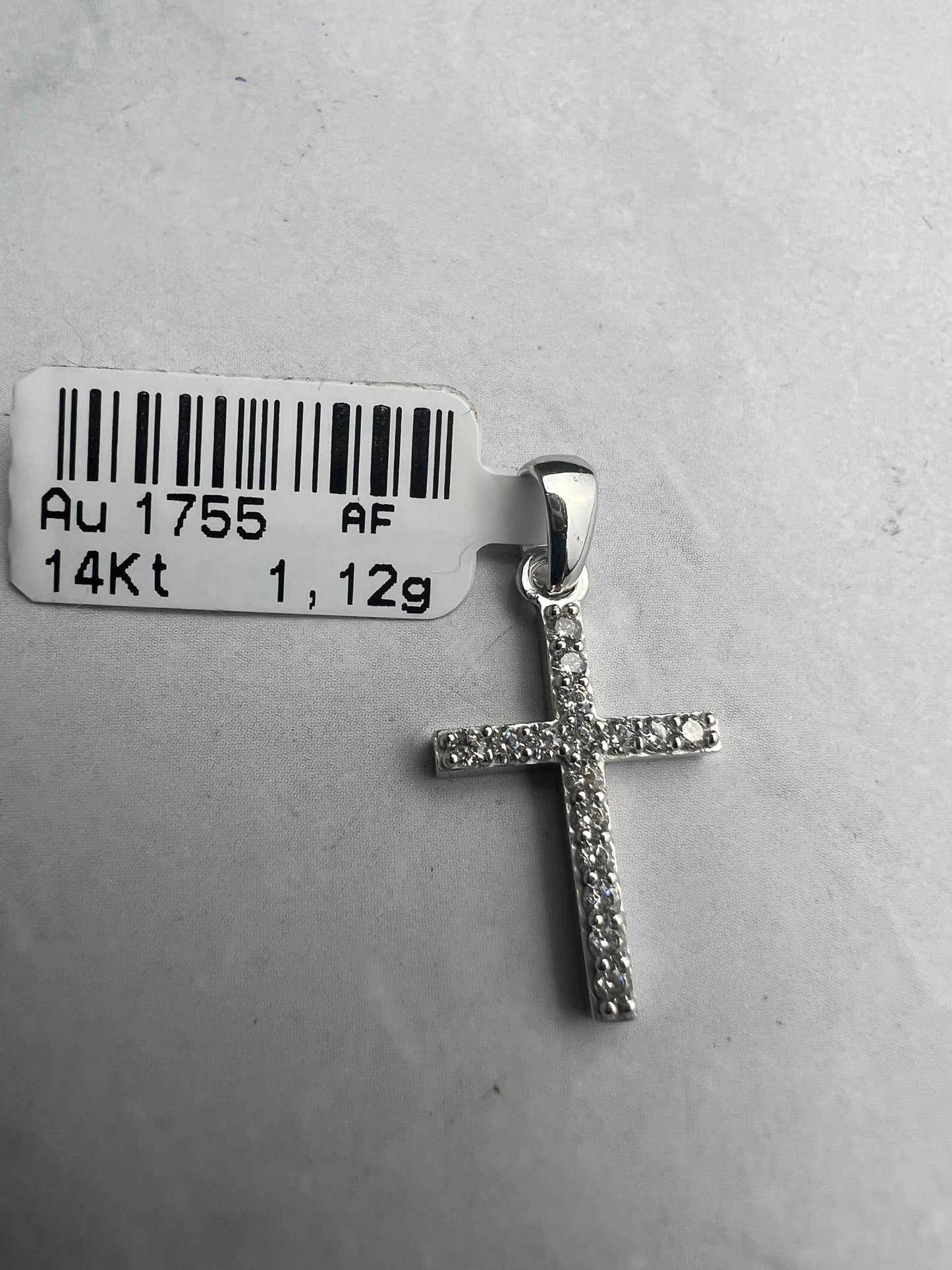 Kereszt medál fehéraranyból cirkónia kövekkel díszítve