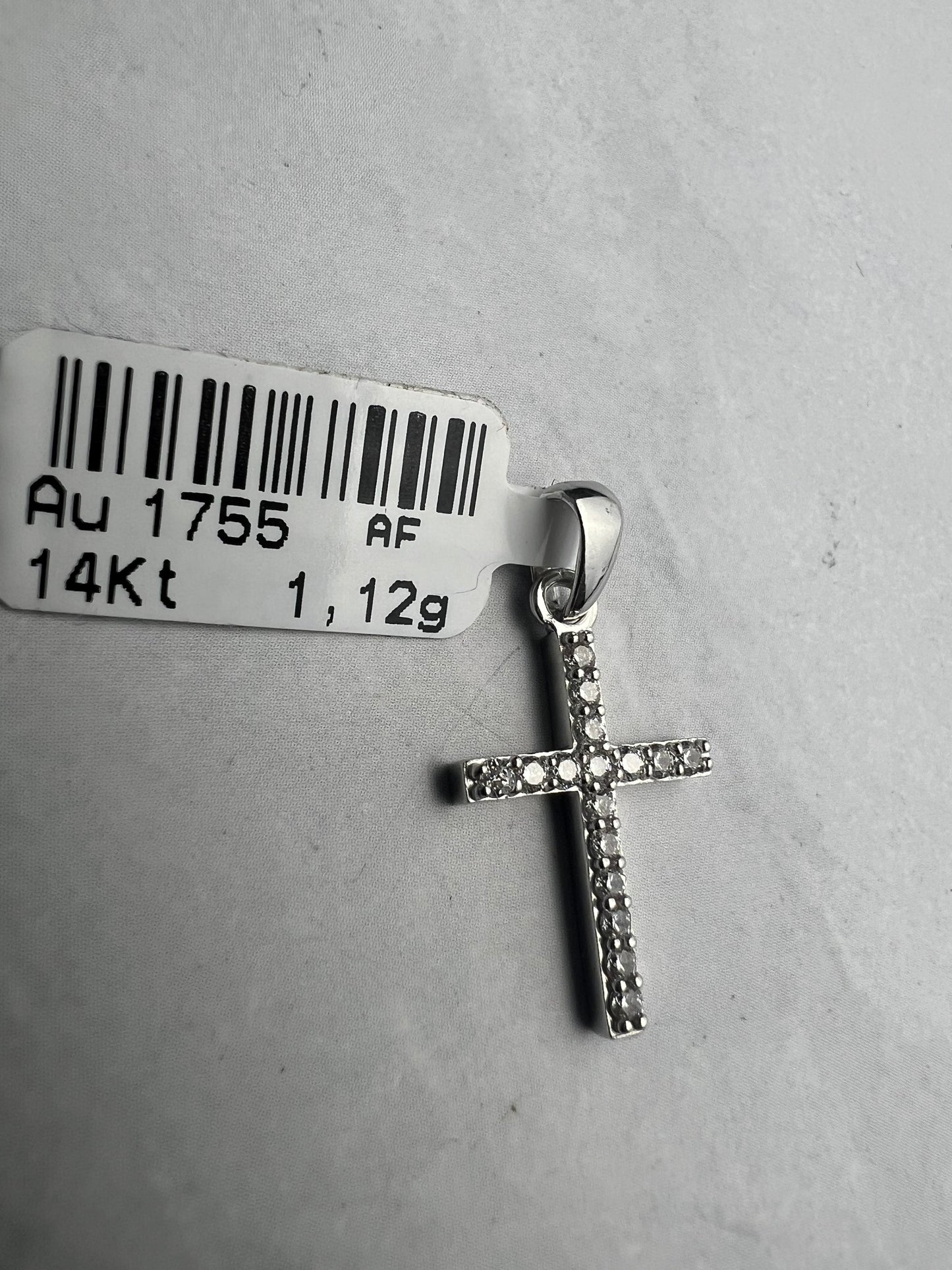 Kereszt medál fehéraranyból cirkónia kövekkel díszítve