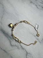 Karlánc tricolor, sárgaarany dominanciával, középen szívvel