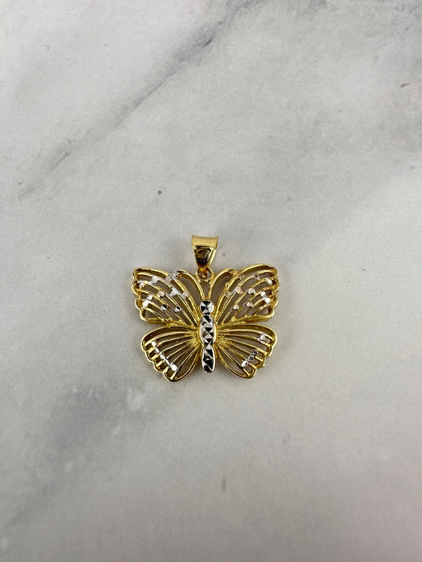 Bicolor vésett pillangós medál