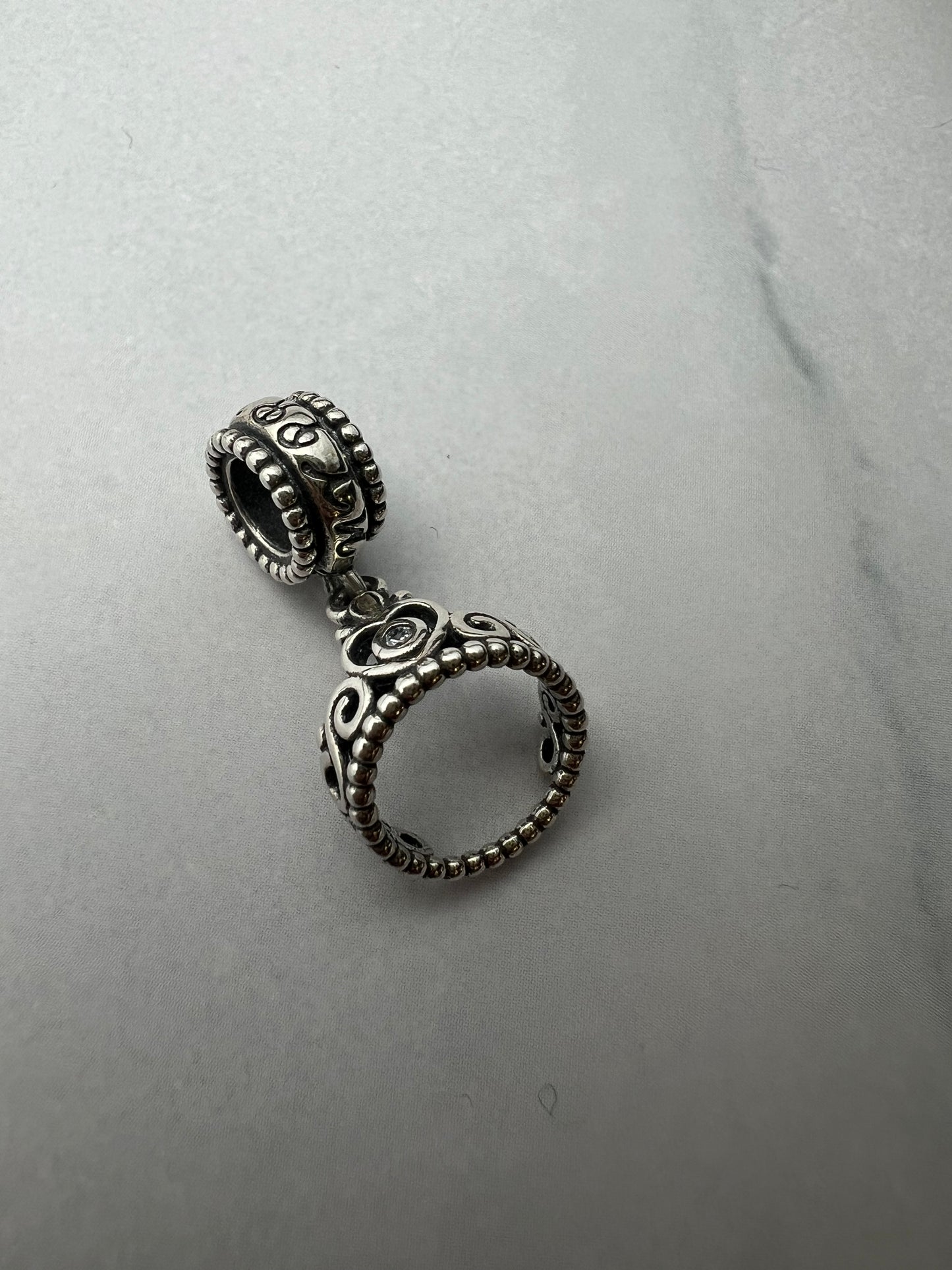 Tiara alakú függő ezüst charm