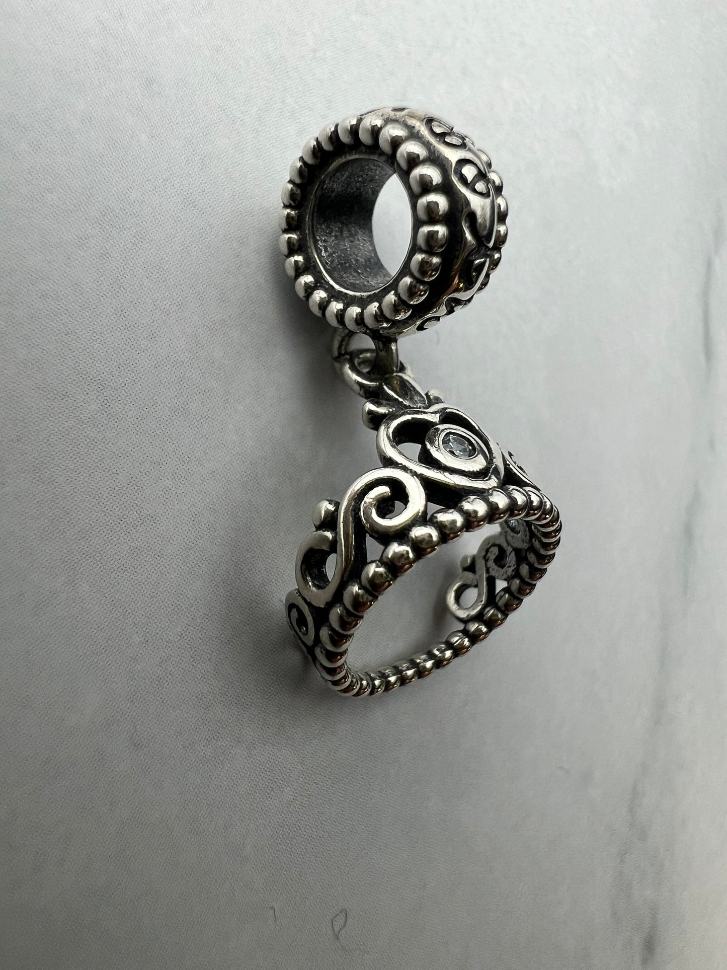 Tiara alakú függő ezüst charm