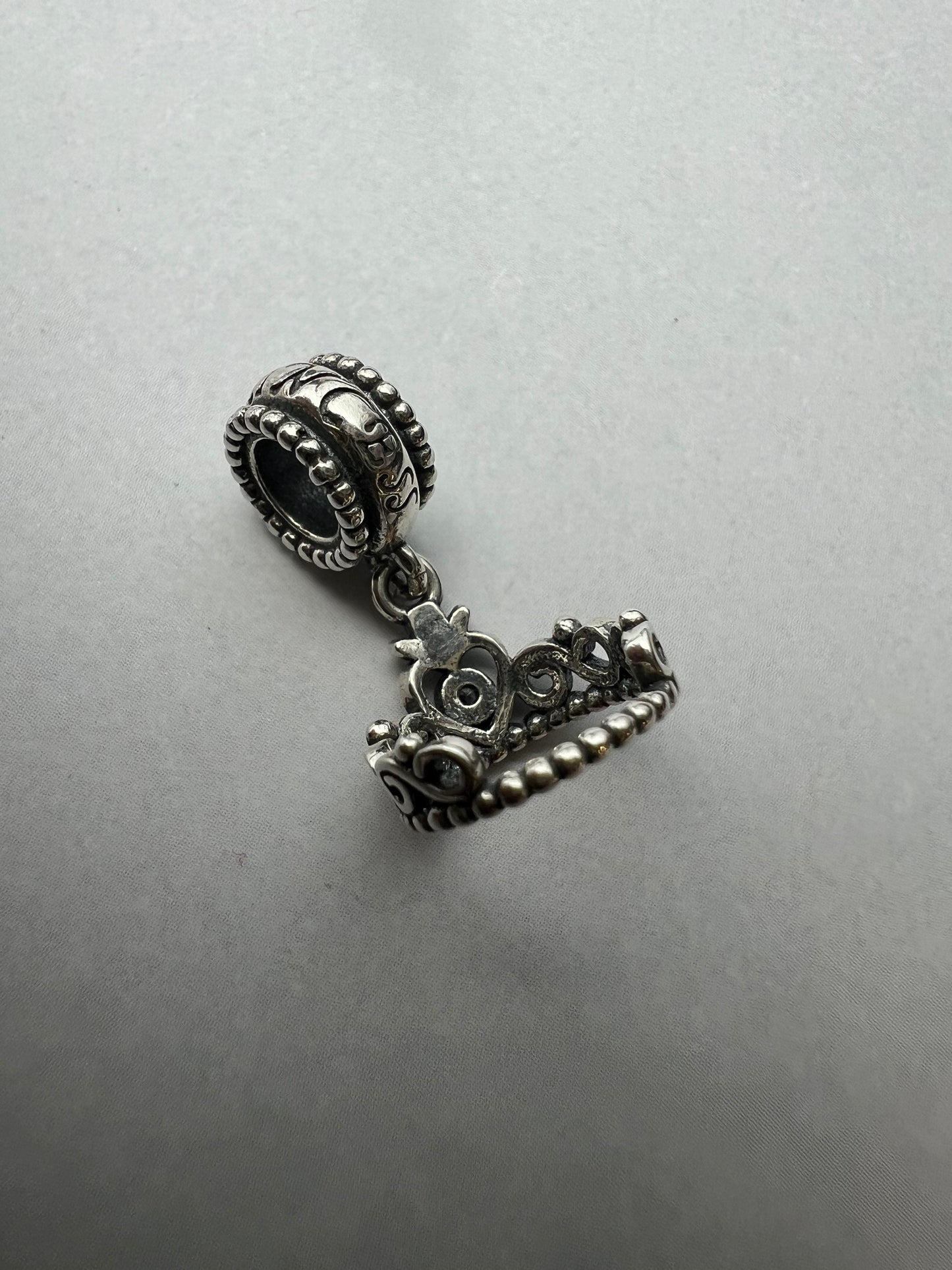Tiara alakú függő ezüst charm