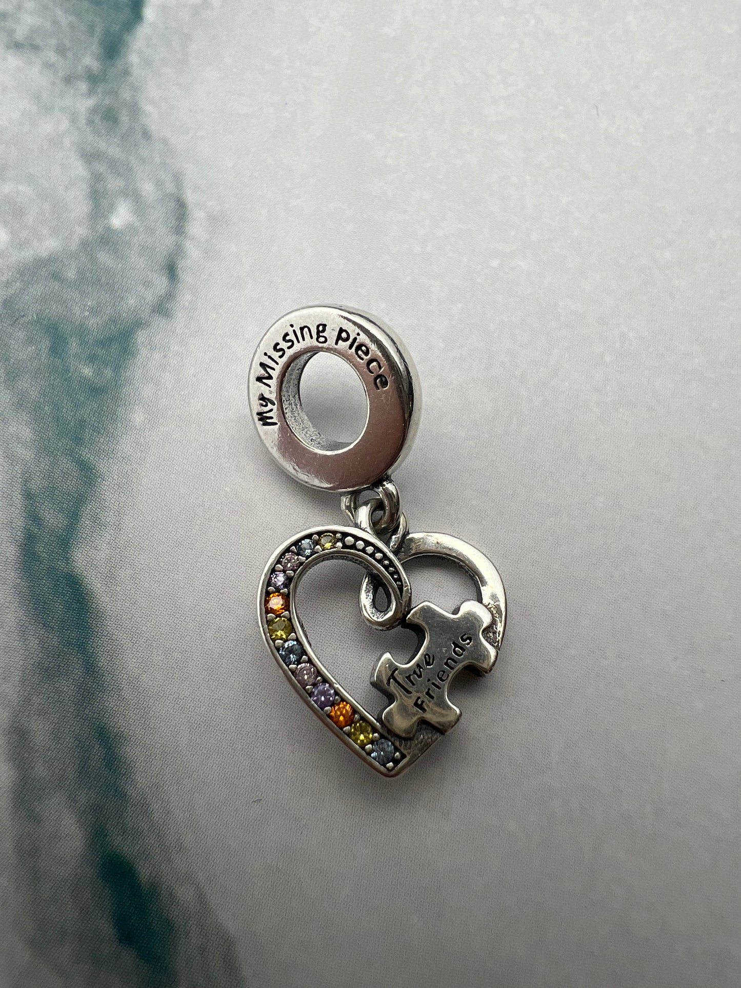 True friends függő ezüst charm színes kövekkel