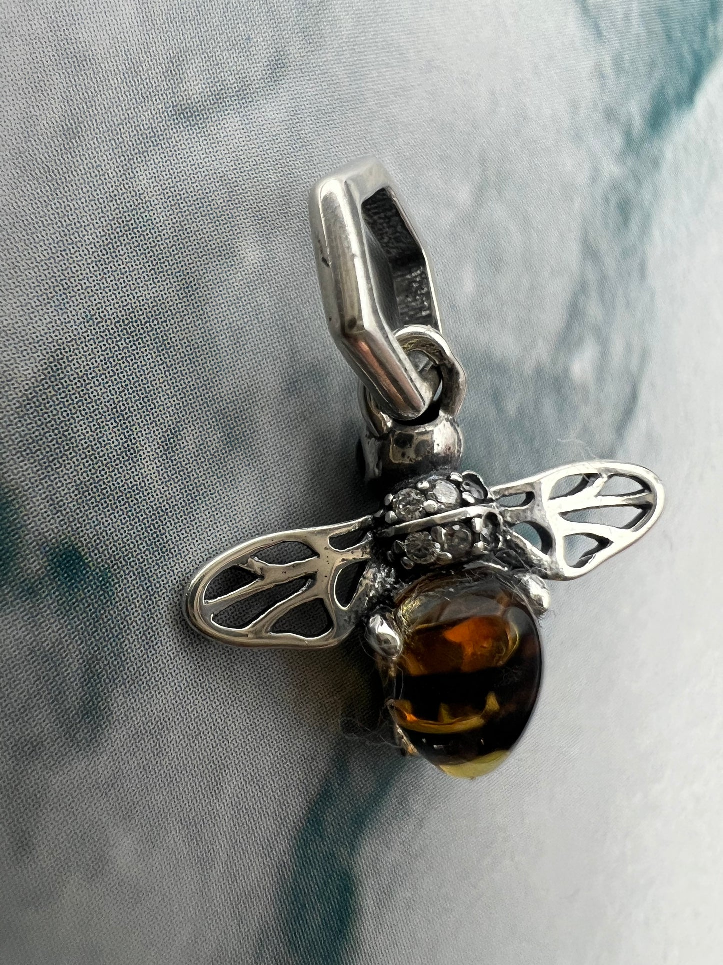 Méhecske függő ezüst charm