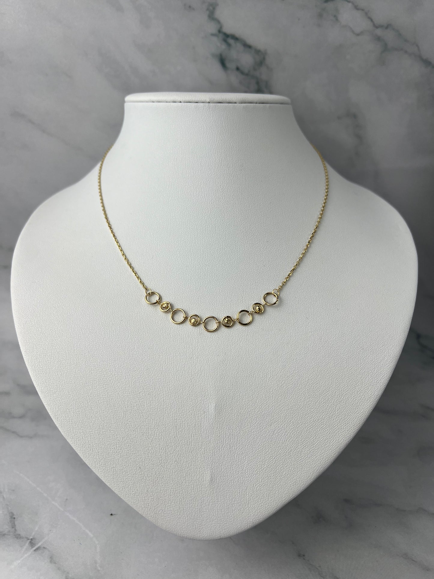 Gömb és karika betétes arany nyaklánc