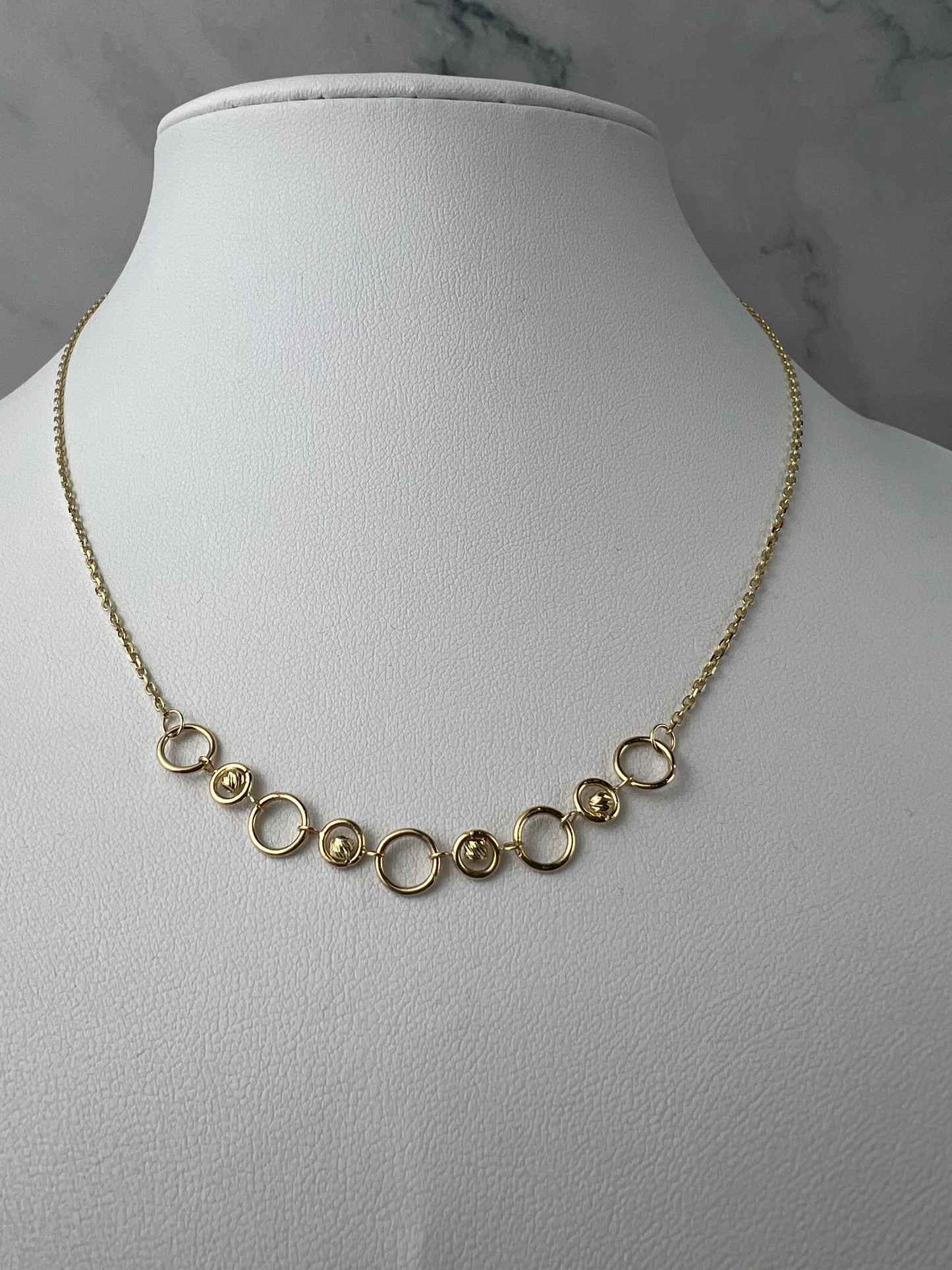 Gömb és karika betétes arany nyaklánc