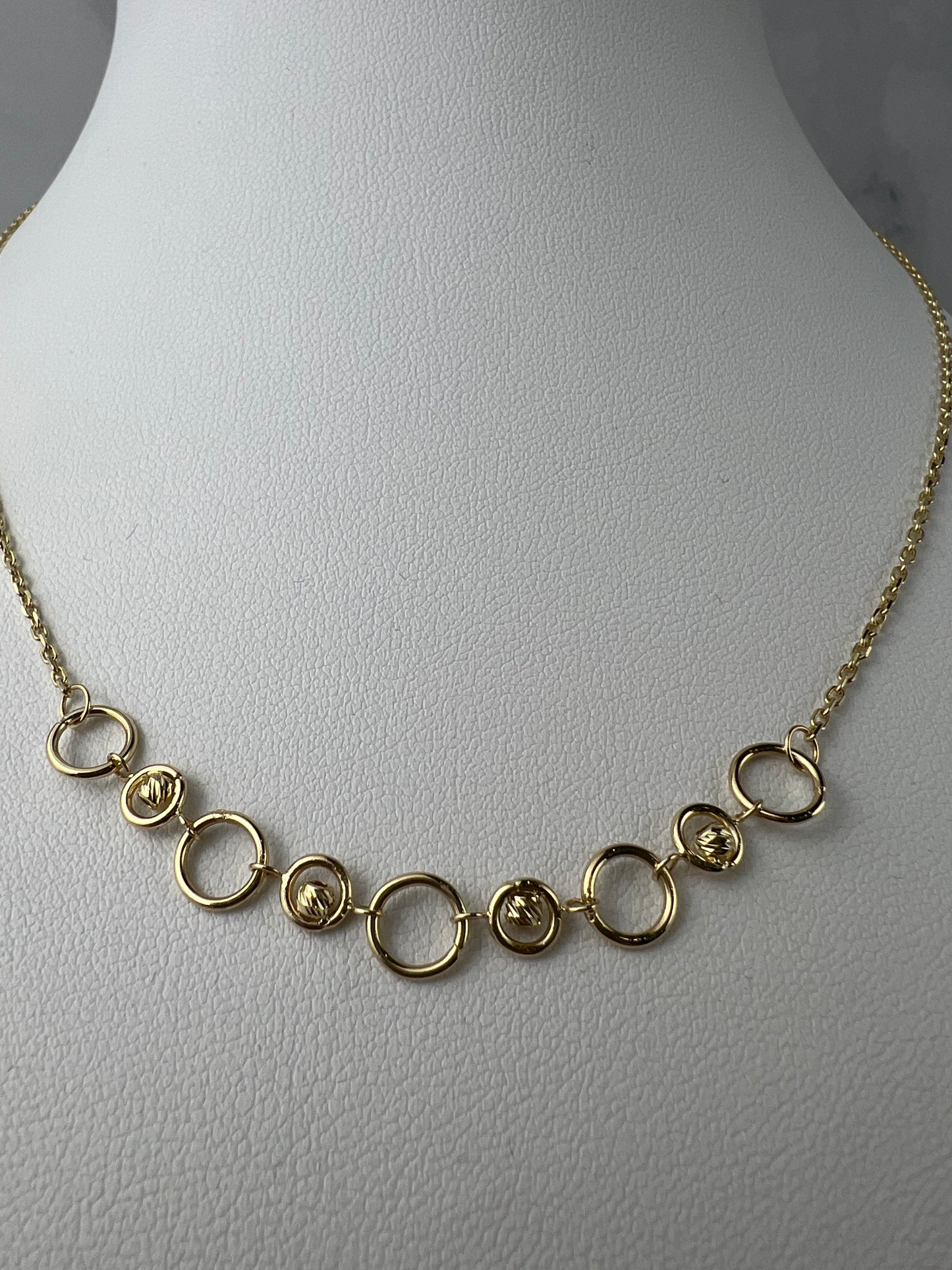 Gömb és karika betétes arany nyaklánc