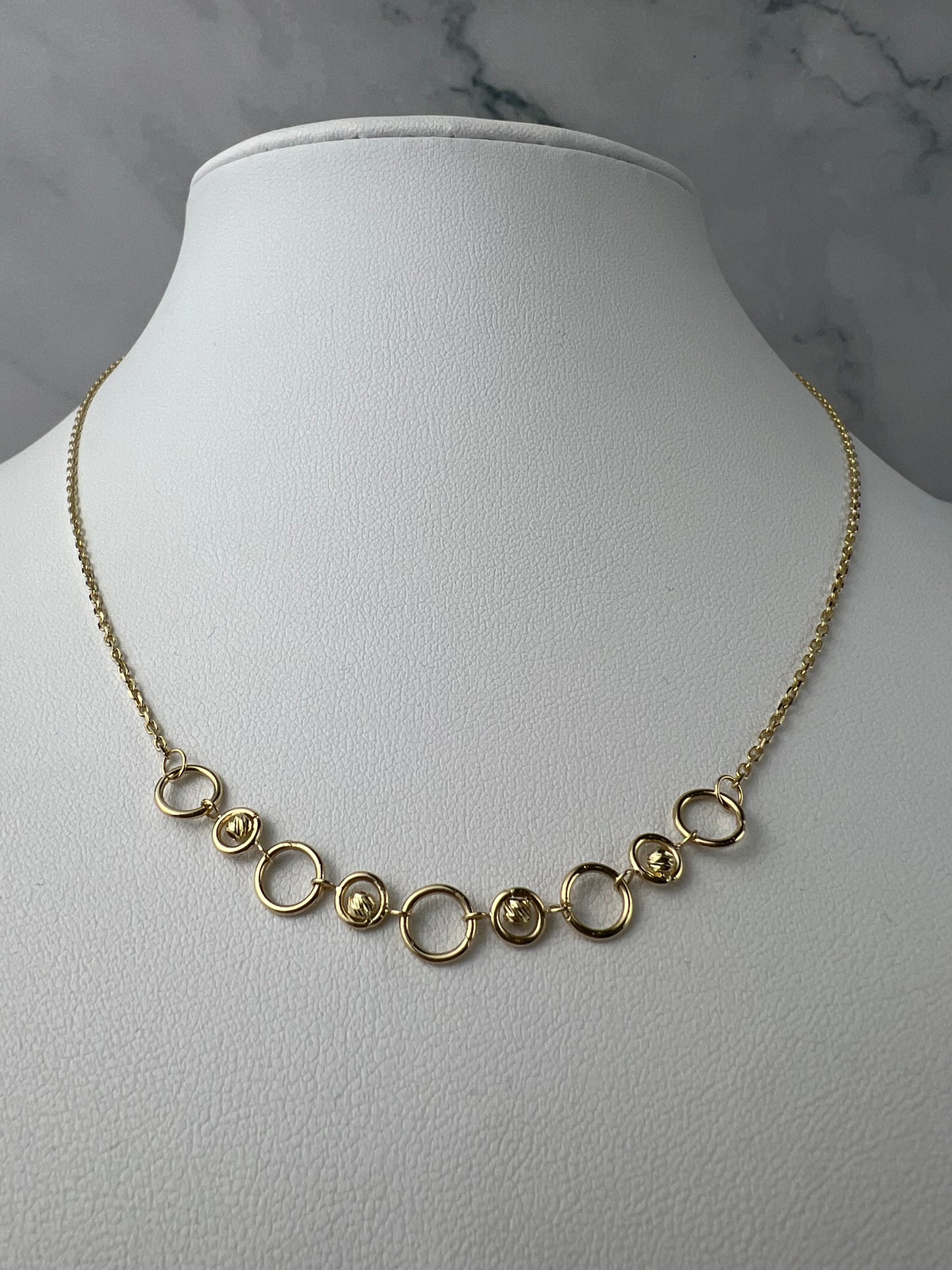 Gömb és karika betétes arany nyaklánc