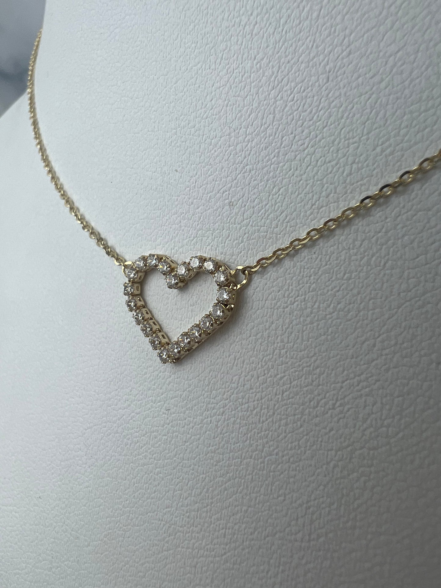 Beépített köves szíves arany nyaklánc