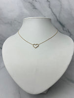 Beépített köves szíves arany nyaklánc