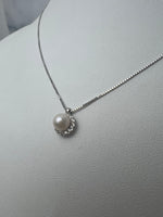 Beépített köves gyöngy medálos fehérarany nyaklánc