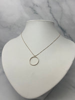 Beépített köves karika medálos arany nyaklánc