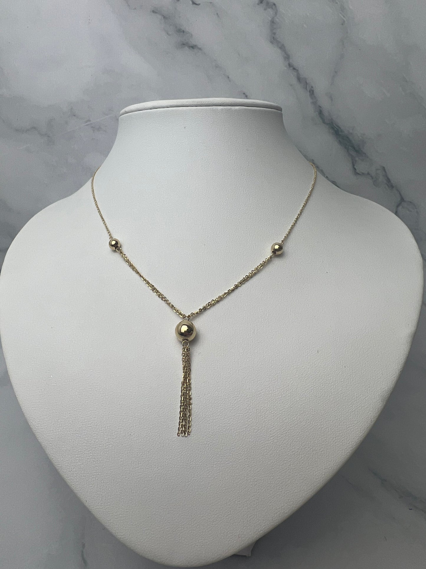 Gömbökkel díszített csüngős arany nyaklánc