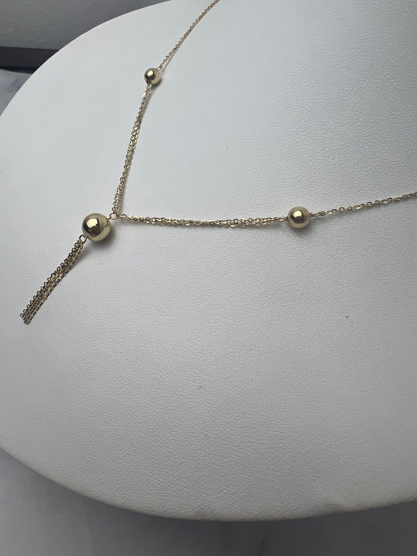 Gömbökkel díszített csüngős arany nyaklánc