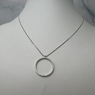 Beépített köves karika medálos fehérarany nyaklánc