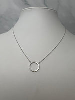 Beépített félig köves karika medálos fehérarany nyaklánc