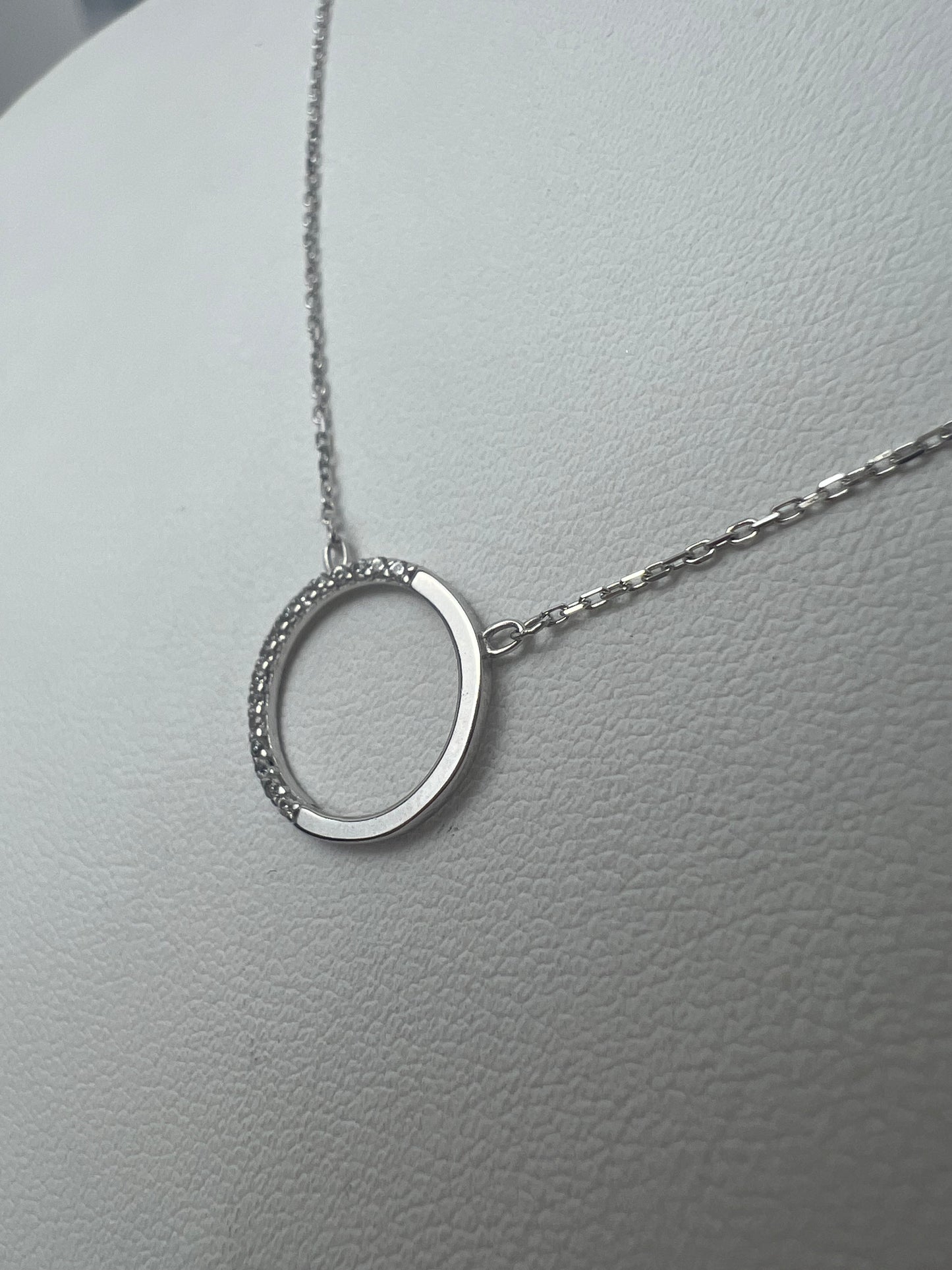 Beépített félig köves karika medálos fehérarany nyaklánc