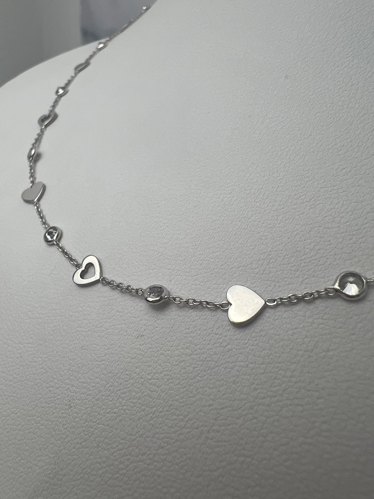 Szíves-köves betétes fehérarany nyaklánc