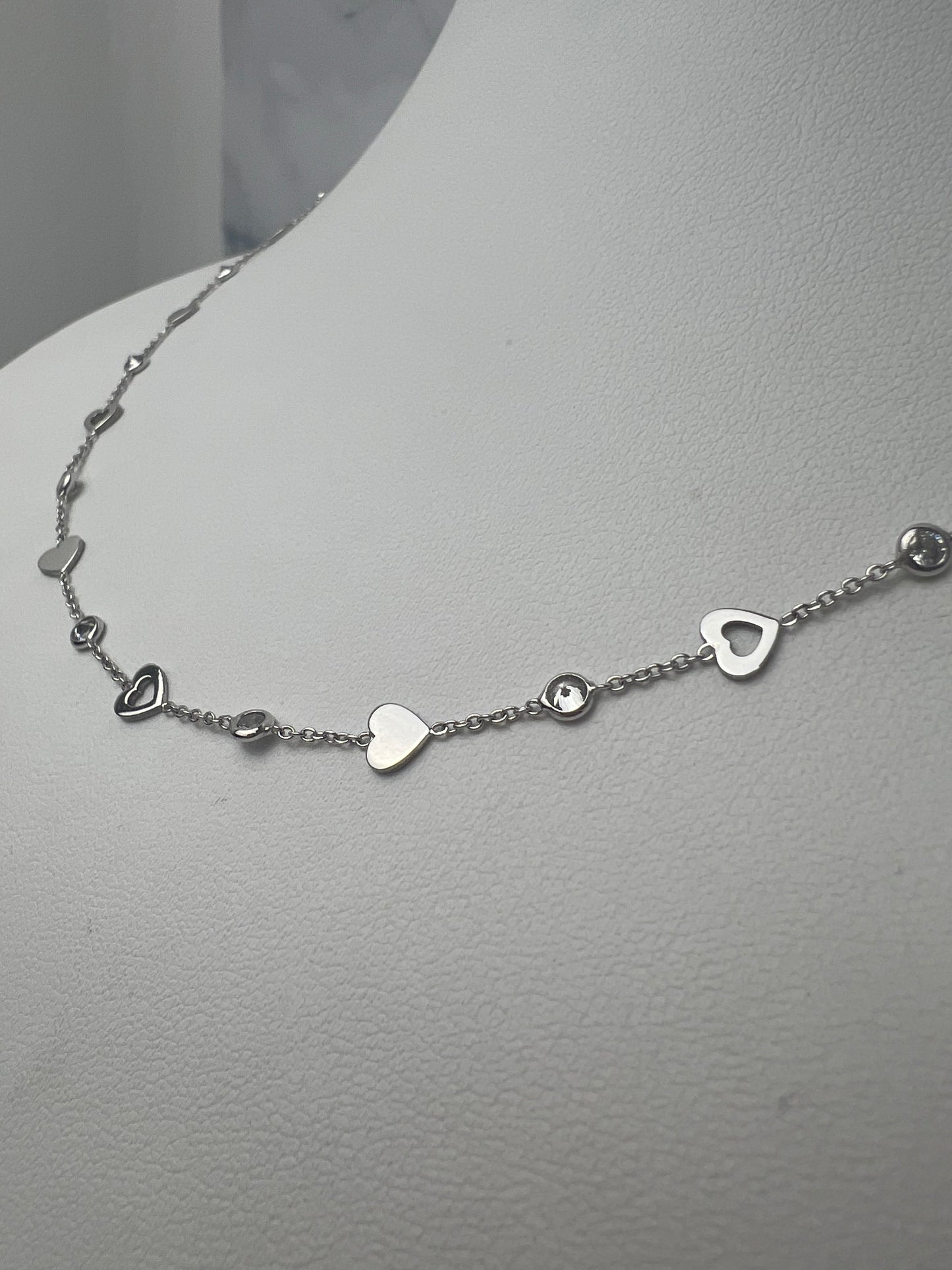 Szíves-köves betétes fehérarany nyaklánc