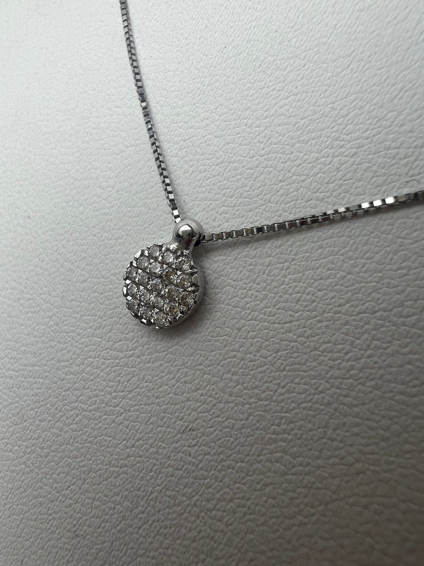 Kör alakú köves medálos fehérarany nyaklánc