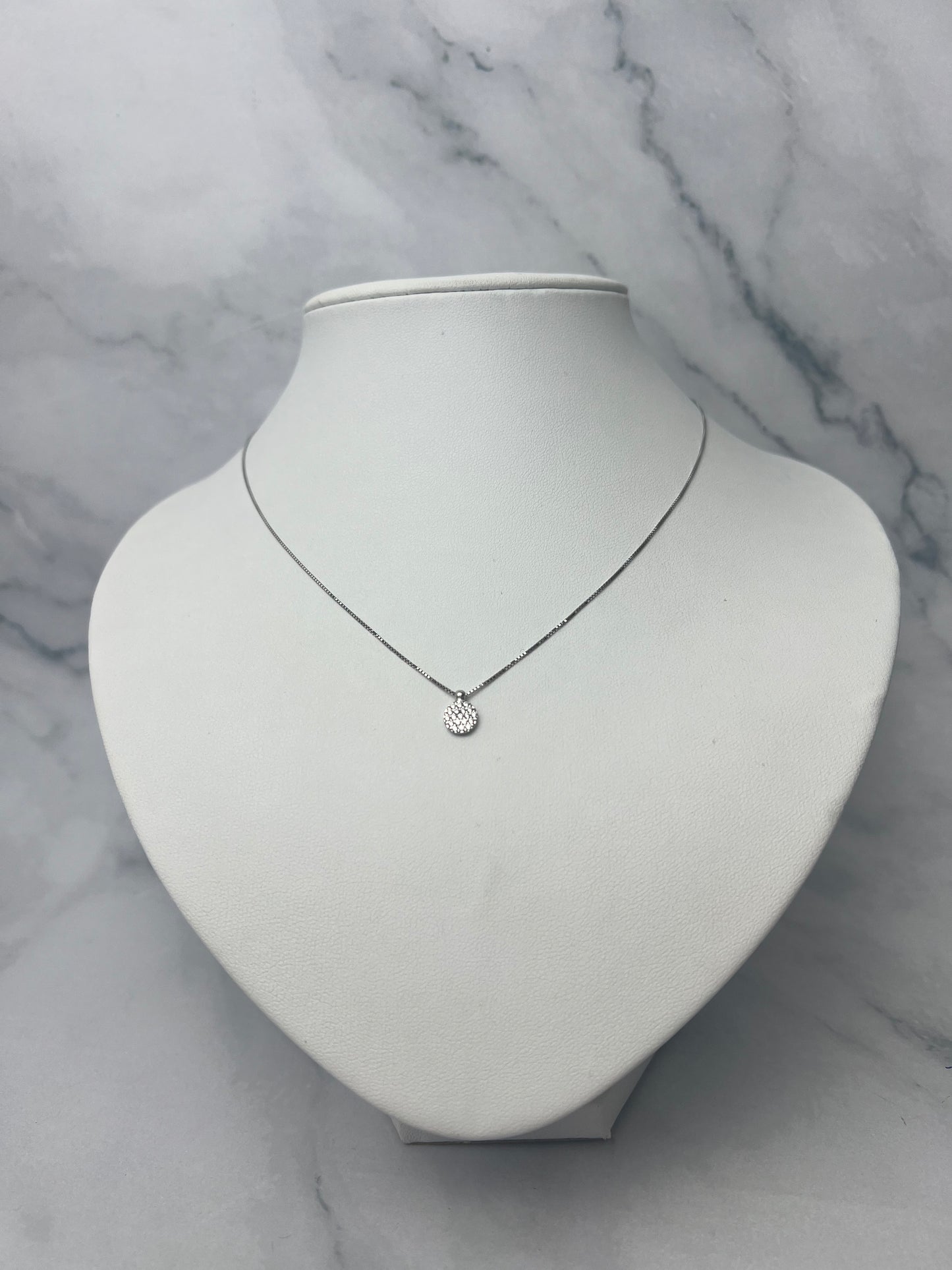 Kör alakú köves medálos fehérarany nyaklánc