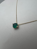 Beépített smaragdzöld köves 4 karmos foglalatú medálos arany nyaklánc