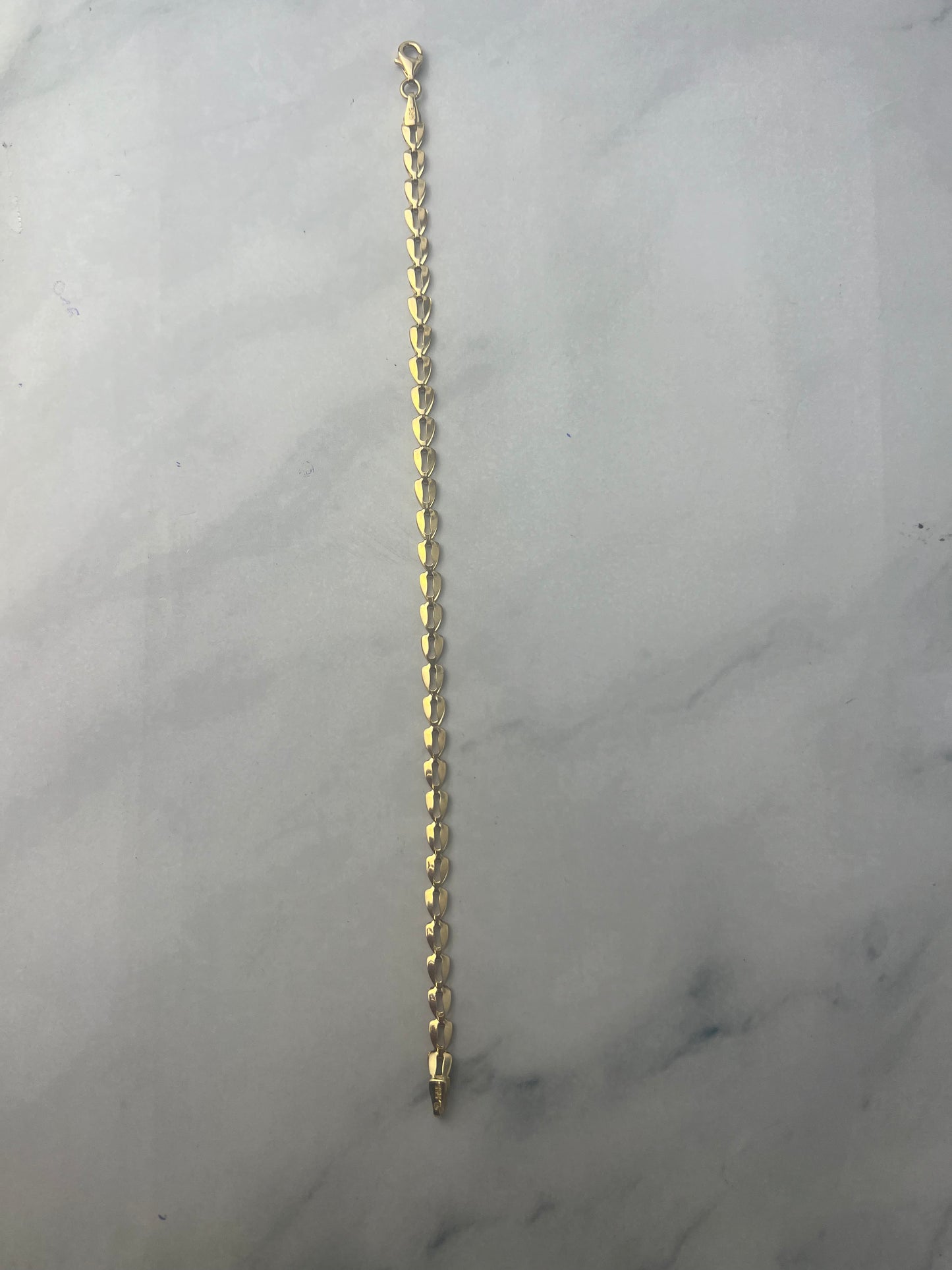 Háromszög szemes fűzött fazonú arany karlánc