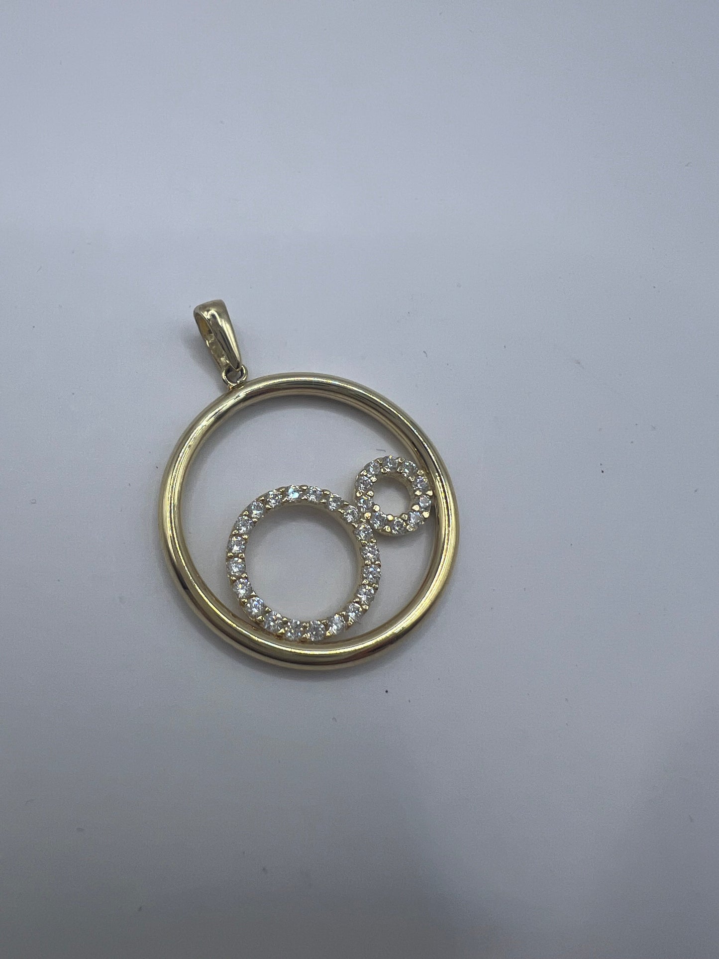 Cirkónia köves karikás arany medál